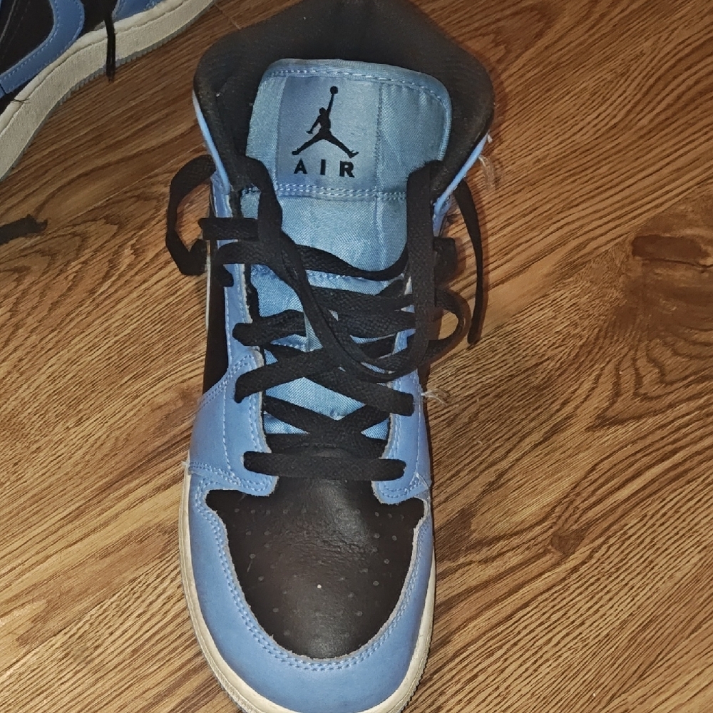 Jordan Kids Black and Light Blue Sneakers - Picture 4 of 4